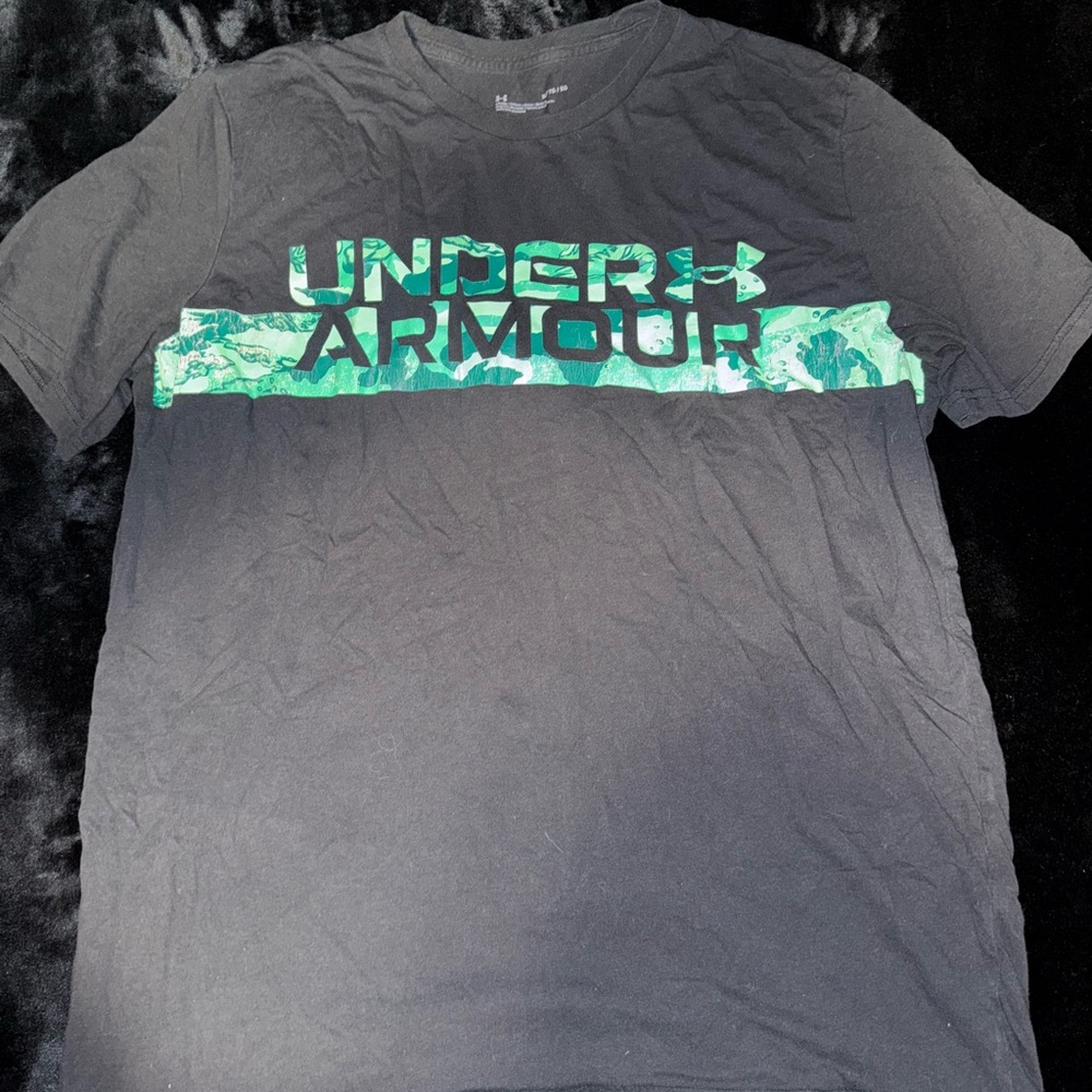 Under Armour Men's Black and Green Graphic Tee